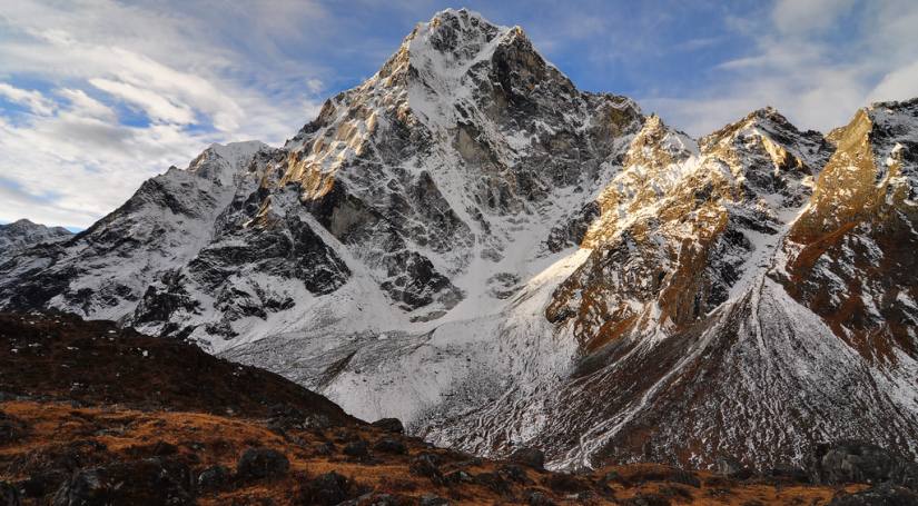 Cholatse Peak [6,440m/21,129ft] Expedition