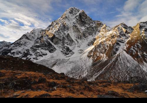 Cholatse Peak [6,440m/21,129ft] Expedition